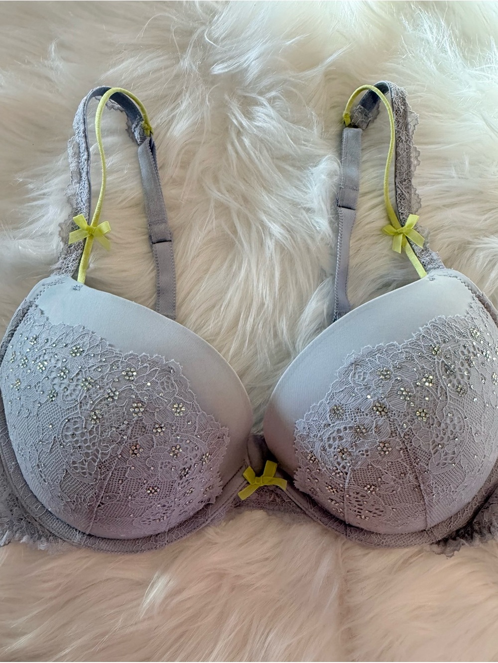 🎀 VICTORIA’S SECRET - ‘Dream Angels’
Lace Rhinestone Push-Up Bra 🎀